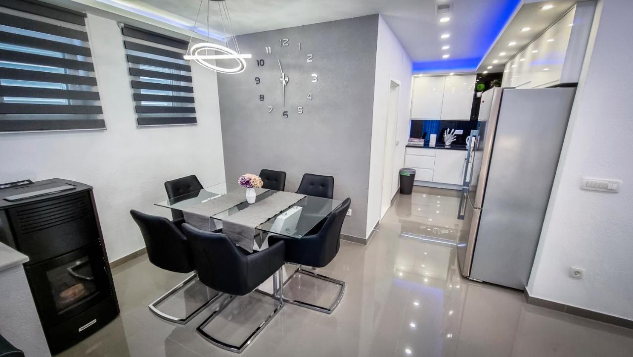 Deluxe Apartment F & M Tucepi Luaran gambar