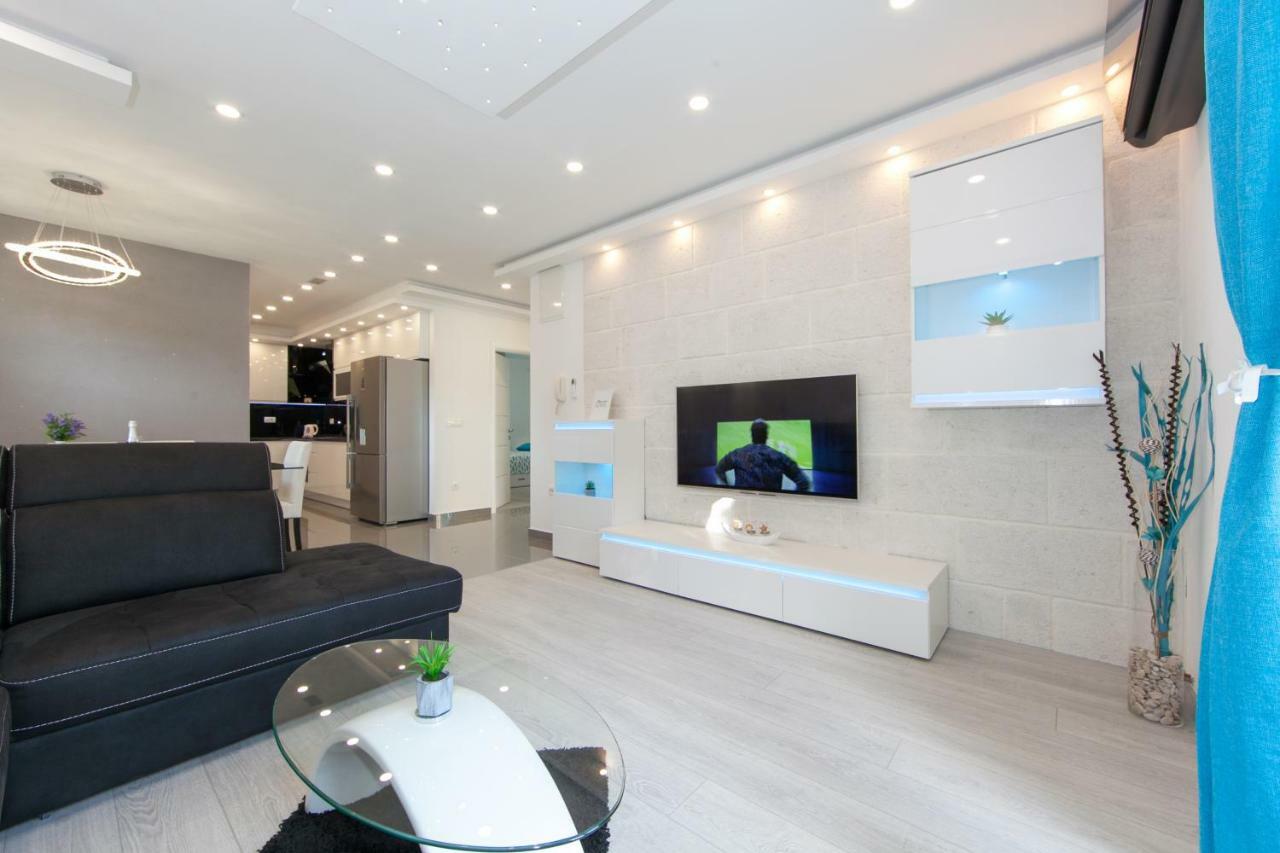 Deluxe Apartment F & M Tucepi Luaran gambar