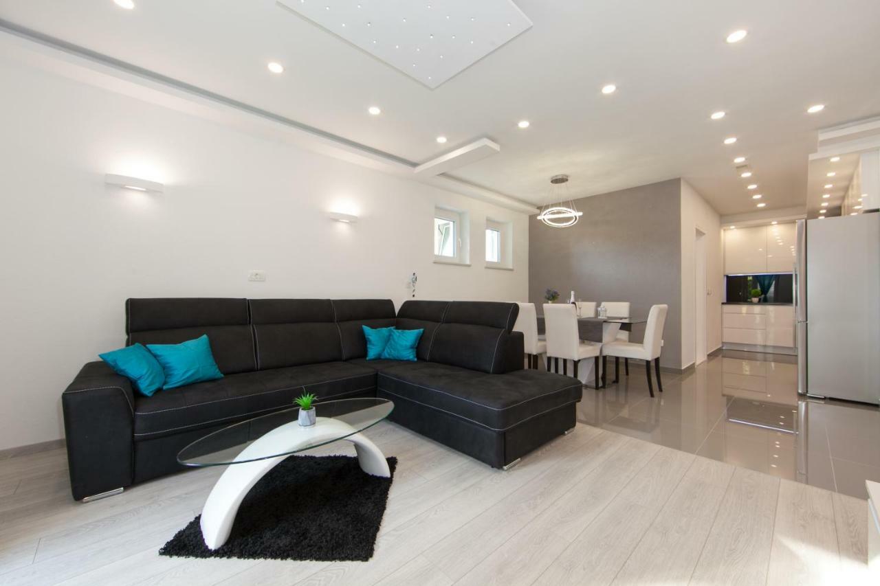 Deluxe Apartment F & M Tucepi Luaran gambar